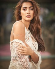 Cute and Glamorous Pooja Hegde Pictures 02