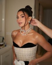Dazzling Actress Jacqueline Fernandez in a Black Gold Strapless Sequined Gown Photos 02
