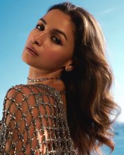 Dazzling Alia Bhatt in a Gucci Saree at Cannes Closing Ceremony Pictures 02