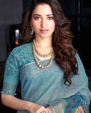 Dazzling Bollywood Actress Tamanna in Saree Photo 01