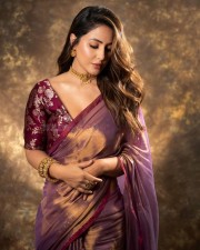 Dazzling Hina Khan in a Pink Tissue Designer Saree Photos 04