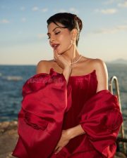 Dazzling Jacqueline Fernandez in a Red Corseted Couture Gown at Cannes Film Festival 2025 Photos 02