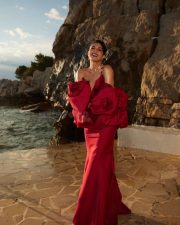 Dazzling Jacqueline Fernandez in a Red Corseted Couture Gown at Cannes Film Festival 2025 Photos 06
