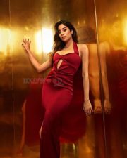 Dazzling Janhvi Kapoor in a Red Satin Midriff Cutout Dress Photos 03