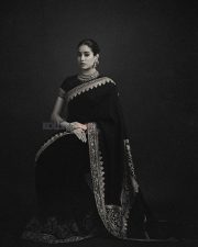 Dazzling Janhvi Kapoor in a Royal Blue Pashmina Saree with a Black Velvet Blouse Photos 08