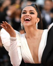 Deepika Padukone Showing Cleavage and Blowing a Kiss 01