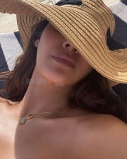 Esha Gupta 15 Desi Magic Actress Esha Gupta Sexy Pictures