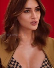 Desirable Kriti Sanon in a Brown and Black Checkered Bralette Pictures 04