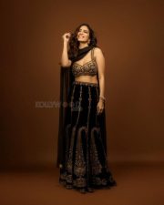 Desirable Malavika Mohanan in a Black Velvet Gold Floral Lehenga with a Sheer Dupatta Photos 06 Desirable Malavika Mohanan in a Black Velvet Gold Floral Lehenga with a Sheer Dupatta Photos 06