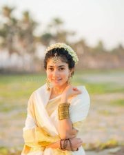 Dhee 4 Actress Sai Pallavi Traditional Saree Pictures 01