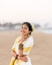Dhee 4 Actress Sai Pallavi Traditional Saree Pictures 02