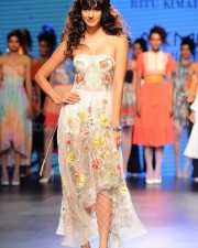 Indian Bollywood actress Disha Patani showcases a creation by designer Ritu Kumar at Lakme Fashion Week (LFW) Winter/Festive 2017 in Mumbai on August 16, 2017.
Lakme Fashion Week is taking place in Mumbai from August 16-20. / AFP PHOTO / Sujit Jaiswal Disha Patani Rampwalk Photos