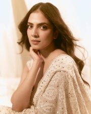 Drop Dead Gorgeous Malavika Mohanan in a White Chikankari Saree with Sleeveless Blouse and Plunging V Neckline Photos 06 Drop Dead Gorgeous Malavika Mohanan in a White Chikankari Saree with Sleeveless Blouse and Plunging V Neckline Photos 06