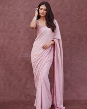 Drop dead Gorgeous Malavika Mohanan in a Pink Handwoven Cotton Saree with Sleeveless Blouse Photos 01 Drop dead Gorgeous Malavika Mohanan in a Pink Handwoven Cotton Saree with Sleeveless Blouse Photos 01
