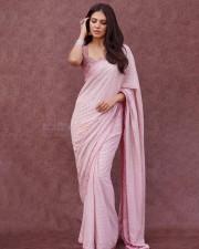 Drop dead Gorgeous Malavika Mohanan in a Pink Handwoven Cotton Saree with Sleeveless Blouse Photos 01