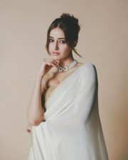 Elegant Ananya Panday in an Ivory Saree with a Metallic Gold Strapless Blouse at the Zee Cine Awards Photos 02