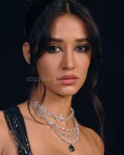 Elegant Disha Patani Cleavage in a black sequined crop top Photos 12