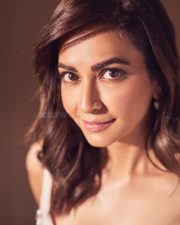 Elegant Kriti Kharbanda in a White Mini Dress Photos 04
