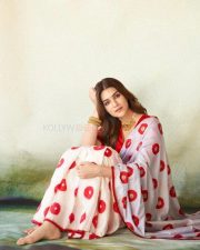Elegant Kriti Sanon in a Red and White Floral Saree Photos 02 Elegant Kriti Sanon in a Red and White Floral Saree Photos 02