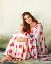 Elegant Kriti Sanon in a Red and White Floral Saree Photos 04 Elegant Kriti Sanon in a Red and White Floral Saree Photos 04