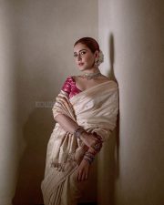 Elegant Raashi Khanna in a Gold Saree with Red Blouse Photos 01