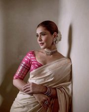 Elegant Raashi Khanna in a Gold Saree with Red Blouse Photos 07