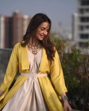Elegant Rakul Preet Singh in a Grey Dress with a Yellow Jacket Photos 02 Elegant Rakul Preet Singh in a Grey Dress with a Yellow Jacket Photos 02
