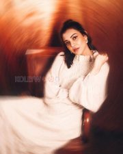 Enchanting Actress Kajal Aggarwal in a White Textured Long sleeve Dress Photos 03
