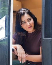Engaging Actress Raashi Khanna in a Mauve Crop Tee Photos 01 Engaging Actress Raashi Khanna in a Mauve Crop Tee Photos 01