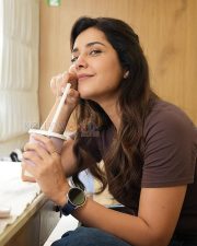 Engaging Actress Raashi Khanna in a Mauve Crop Tee Photos 02 Engaging Actress Raashi Khanna in a Mauve Crop Tee Photos 02