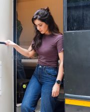 Engaging Actress Raashi Khanna in a Mauve Crop Tee Photos 03 Engaging Actress Raashi Khanna in a Mauve Crop Tee Photos 03