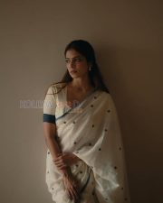 Enigmatic Actress Malavika Mohanan in a Cream Cotton Saree with Blue Border Photos 03