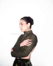 Enigmatic Actress Raashi Khanna in a Dark Olive Sequin Backless Top Photos 04