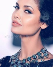 Esha Gupta 1 Esha Gupta Sexy Photos