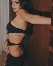 Esha Gupta in a Hot Sexy Black Gown Photos 01