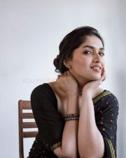 Eye Catching Sunaina in Black Saree Pictures 05