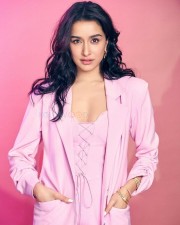 Fabulous Shraddha Kapoor Sexy in Pink Photos 01