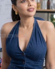 Fiery Aishwarya Lekshmi Cleavage in a Blue Denim Halter Dress Photos 01