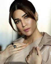 Glam Doll Kriti Sanon Pictures 02