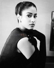 Glam Janhvi Kapoor in a Black Vintage Corset Style Body Hugging Sleeveless Dress Pictures 07