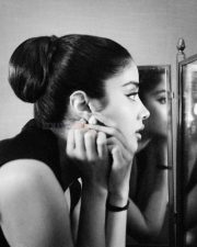 Glam Janhvi Kapoor in a Black Vintage Corset Style Body Hugging Sleeveless Dress Pictures 08