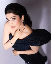 Glam Pranitha Subhash in a Black One Shoulder Gown Photos 03
