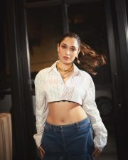 Glam Tamannaah Bhatia in a Casual Off White Cropped Shirt with Black Bra and Blue Denim Jeans Pictures 01