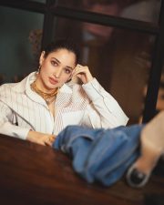 Glam Tamannaah Bhatia in a Casual Off White Cropped Shirt with Black Bra and Blue Denim Jeans Pictures 04 Glam Tamannaah Bhatia in a Casual Off White Cropped Shirt with Black Bra and Blue Denim Jeans Pictures 04