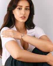 Glamorous Actress Disha Patani in a White Ribbed Polo Top with Jeans Photos 03 Glamorous Actress Disha Patani in a White Ribbed Polo Top with Jeans Photos 03