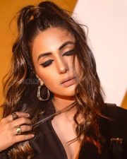 Glamorous Hina Khan in Short Black Dress Pictures 04
