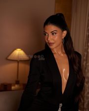 Glamorous Jacqueline Fernandez in a Deep Neck Black Gown at Paris Fashion Week Pictures 04