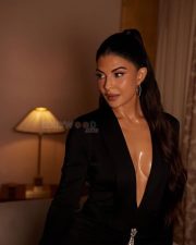 Glamorous Jacqueline Fernandez in a Deep Neck Black Gown at Paris Fashion Week Pictures 04