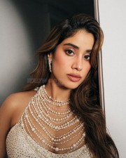 Glamorous Janhvi Kapoor in a White Pearl Saree with a Bralette Top with Plunging Neckline Photos 04