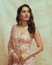 Glamorous Raashi Khanna in a Light Pink Floral Saree with a Bandeau Tube Strapless Blouse Photos 05